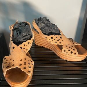 Aplauso Tan Suede Patterned Platform Wedges Size 40 (US 9)